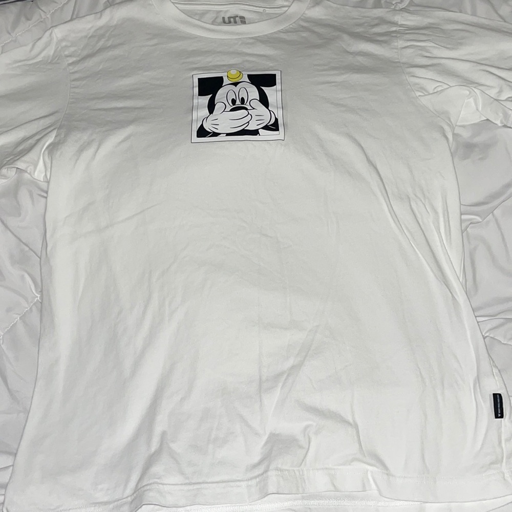 Men’s Uniqlo Mickey Mouse tshirt size m